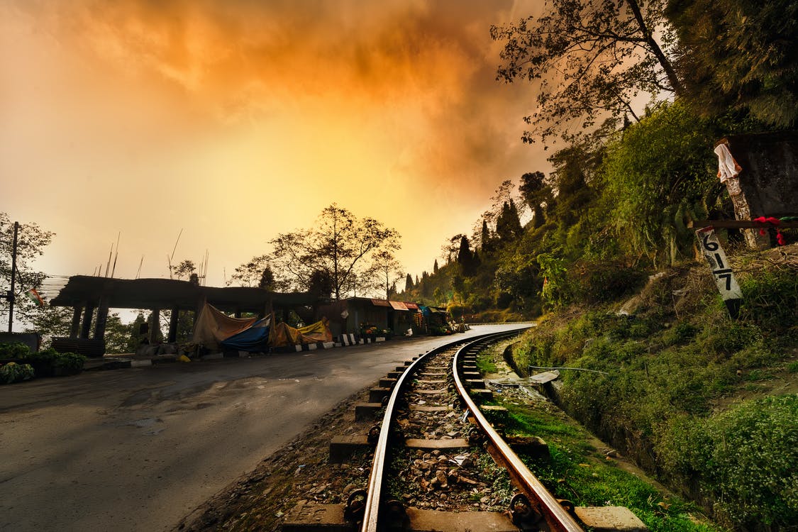 দীঘা পুরি দার্জিলিং তো অনেক হল…সামনের Long Weekend এ ‘ দীপুদা ‘ কে ছেড়ে  ঘুরে আসুন এই ৫ অজানা জায়গায়…
